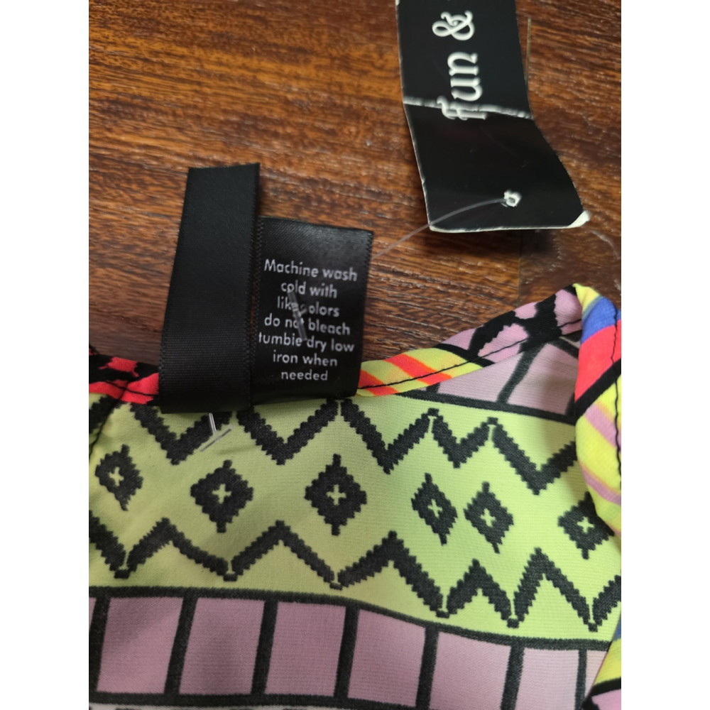 Fun & Flirt short sleeve neon print shirt size XS NWT - Picture 4 of 5